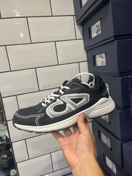 Black/white Dior's